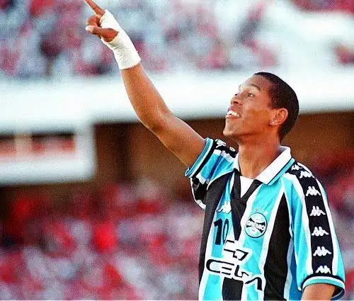 这让他在比 这让他在比