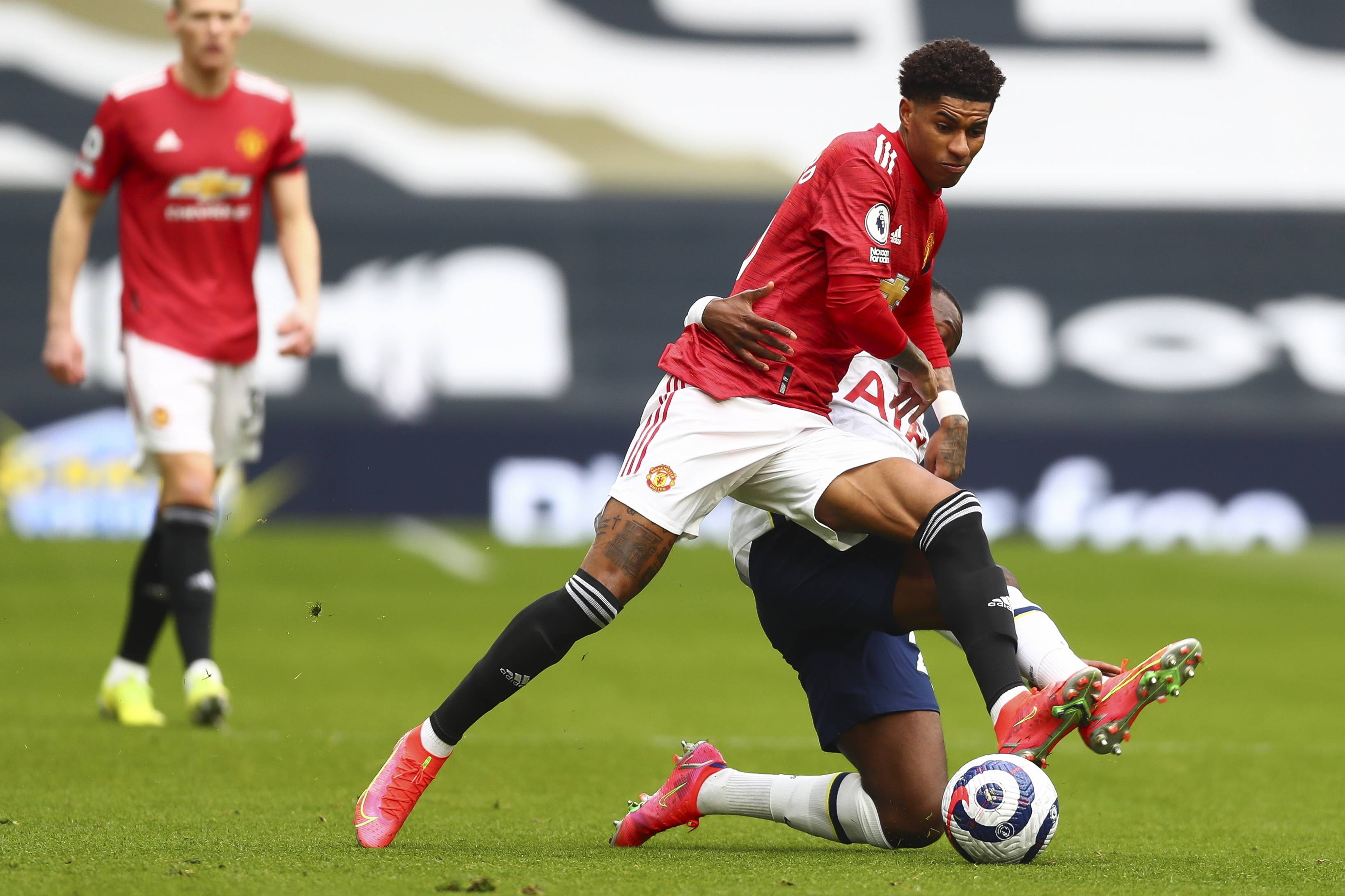 也再次将他 也再次将他